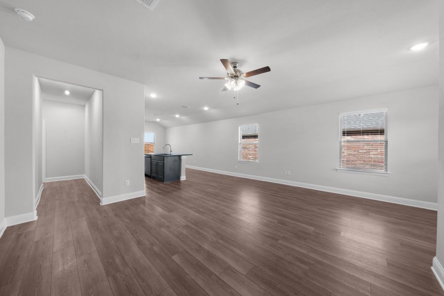 Spacious, unfurnished interior of a new home in Stonecreek, Sulphur Springs (Image 19).