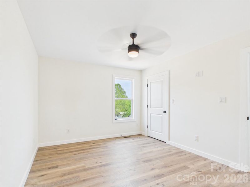 Spacious, unfurnished interior of a new home in , Granite Falls (Image 16).