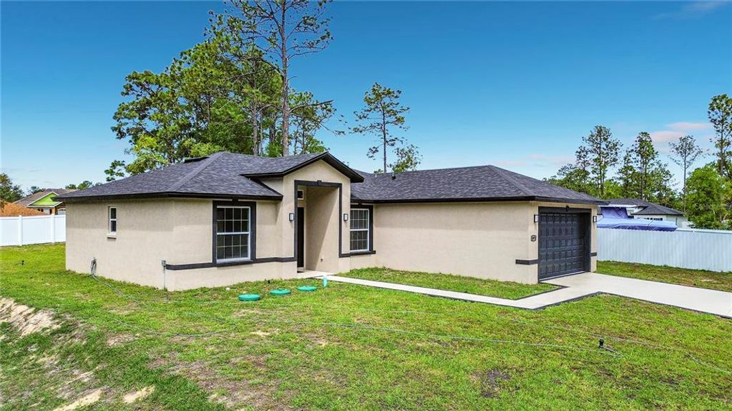 Exterior details and patio area of a home in , Citrus Springs (Image 31).