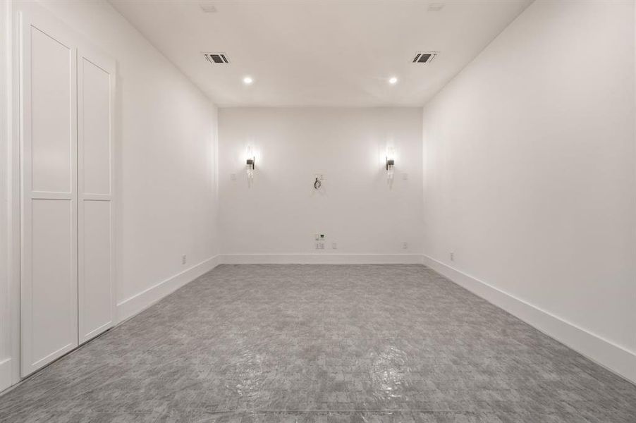 Spacious, unfurnished interior of a new home in Fleming Pointe, Fort Worth (Image 32). Spacious, unfurnished interior of a new home in Fleming Pointe, Fort Worth (Image 32).