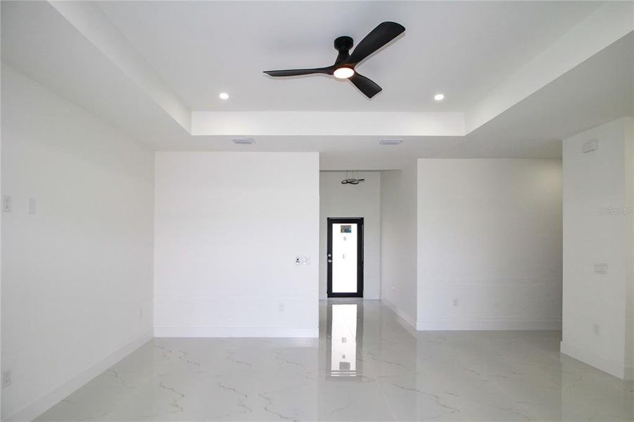 Spacious, unfurnished interior of a new home in , Lehigh Acres (Image 12).