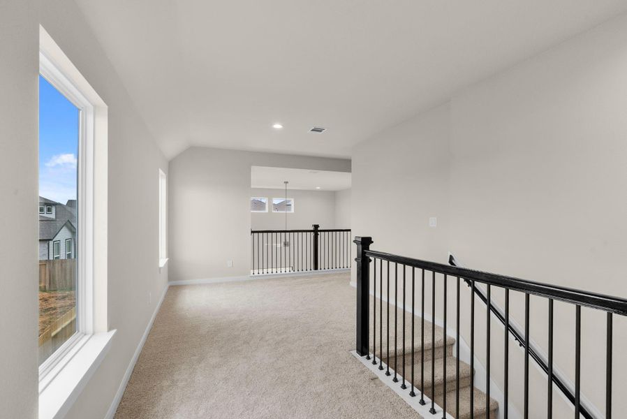 Spacious, unfurnished interior of a new home in Huntington Place, Rosharon (Image 21).