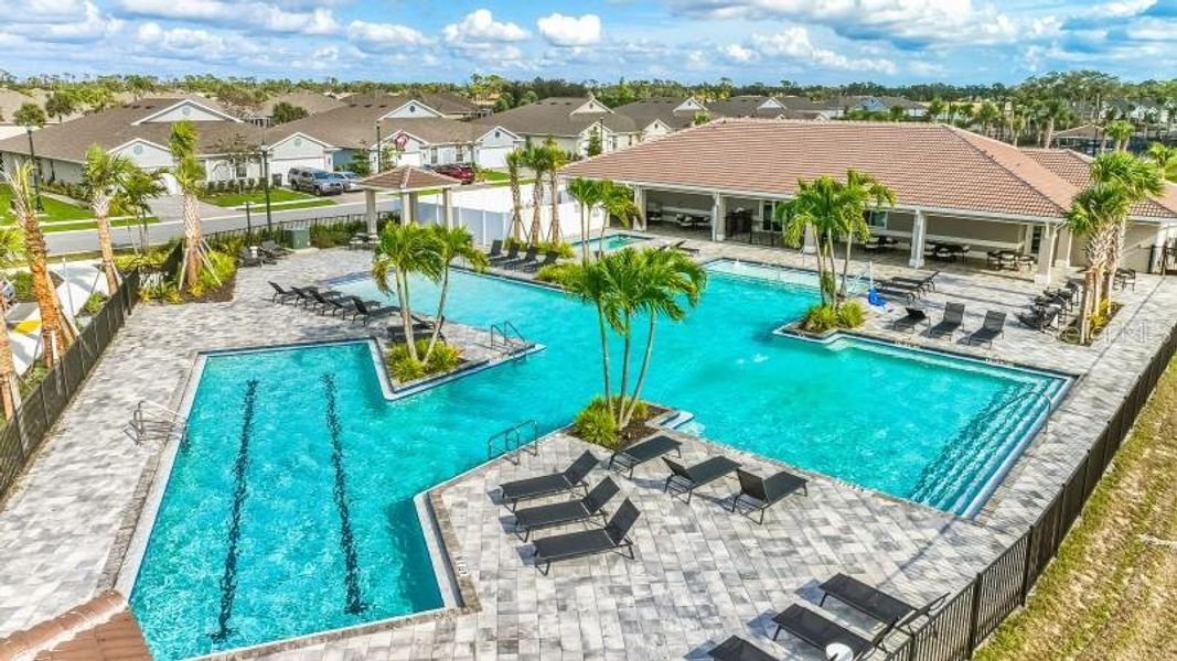 Community amenities in Central Parc, North Port (Image 12).