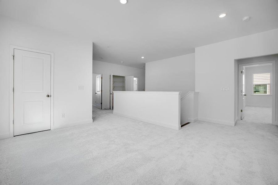 Spacious, unfurnished interior of a new home in Bailey Fence, Dacula (Image 18).