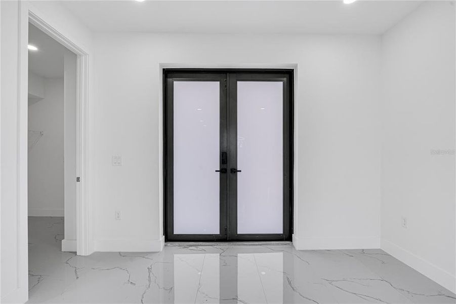 Spacious, unfurnished interior of a new home in , Rotonda West (Image 17).