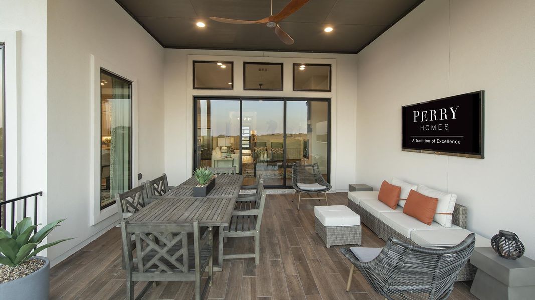 Exterior details and patio area of a home in La Cima, San Marcos (Image 2).