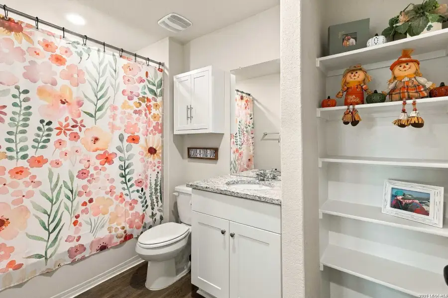 Furnished interior view inside a new home in Winding Creek, New Braunfels (Image 12).