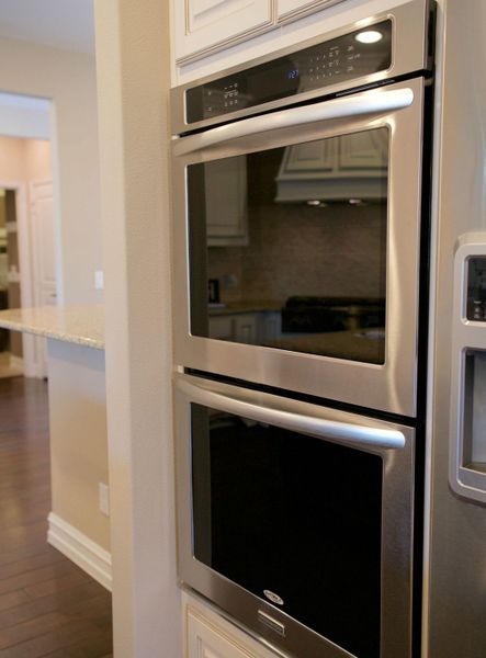Representative interior finishes for a home built from the Lexington by Pulte Homes in West Cypress Hills, Spicewood (Image 20).