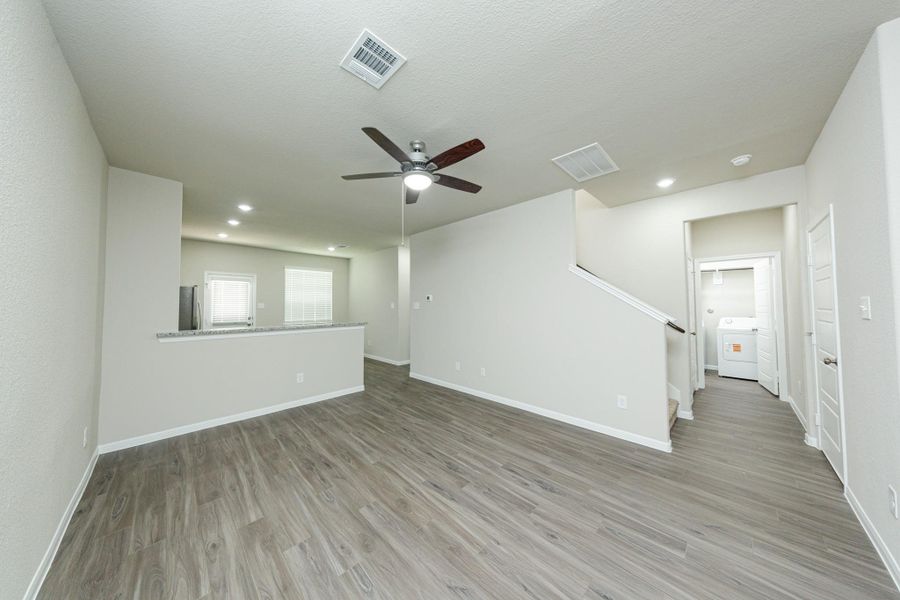 Spacious, unfurnished interior of a new home in Mackenzie Creek, Conroe (Image 11). Spacious, unfurnished interior of a new home in Mackenzie Creek, Conroe (Image 11).