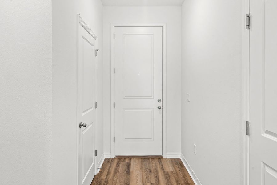 Spacious, unfurnished interior of a new home in Shenandoah Reserve, Orlando (Image 25).