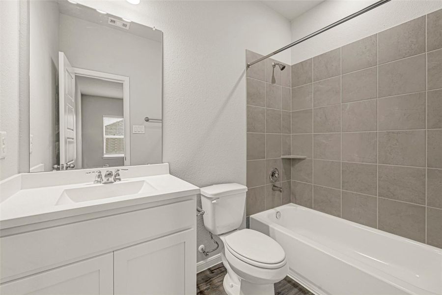 Furnished interior view inside a new home in Rollingbrook Estates, Baytown (Image 9).