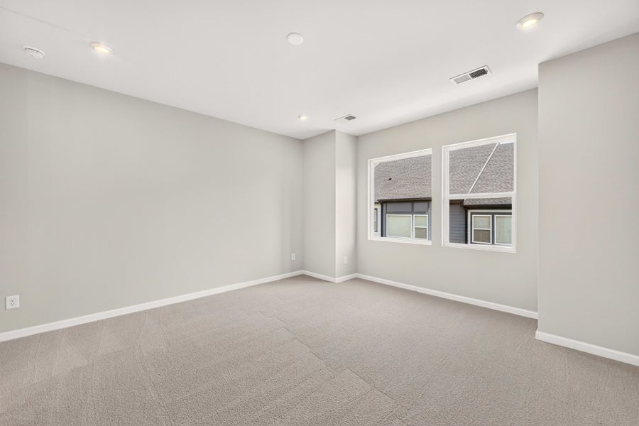 Spacious, unfurnished interior of a new home in Southmont, Charlotte (Image 24).