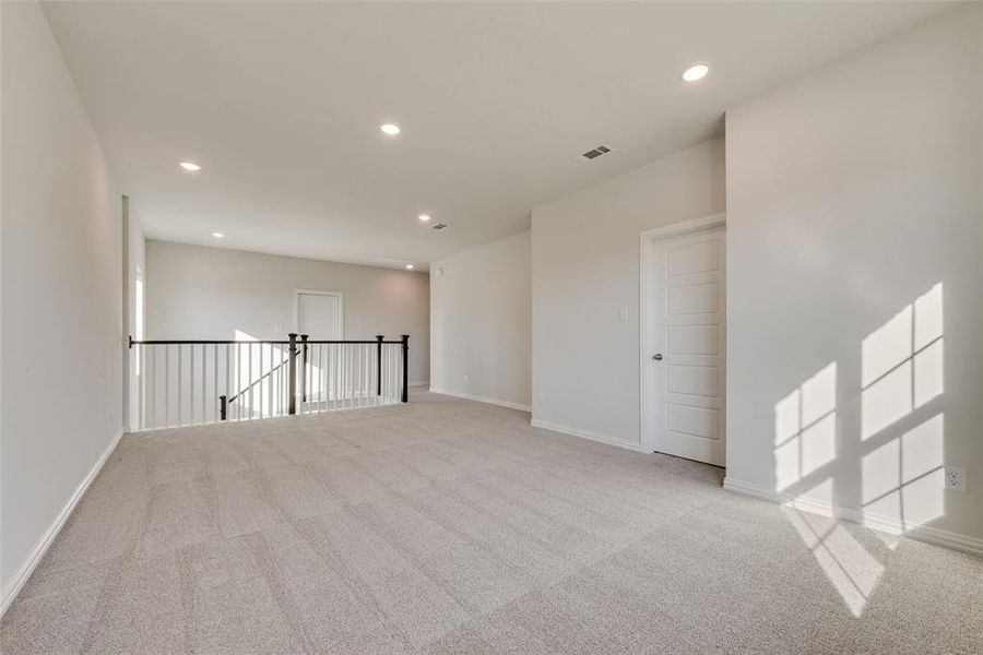 Spacious, unfurnished interior of a new home in Villages of Hurricane Creek, Anna (Image 24).