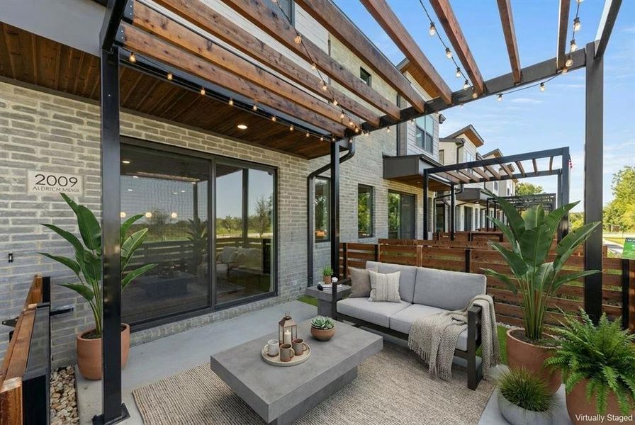 2009 Aldrich Mews patio Laurel