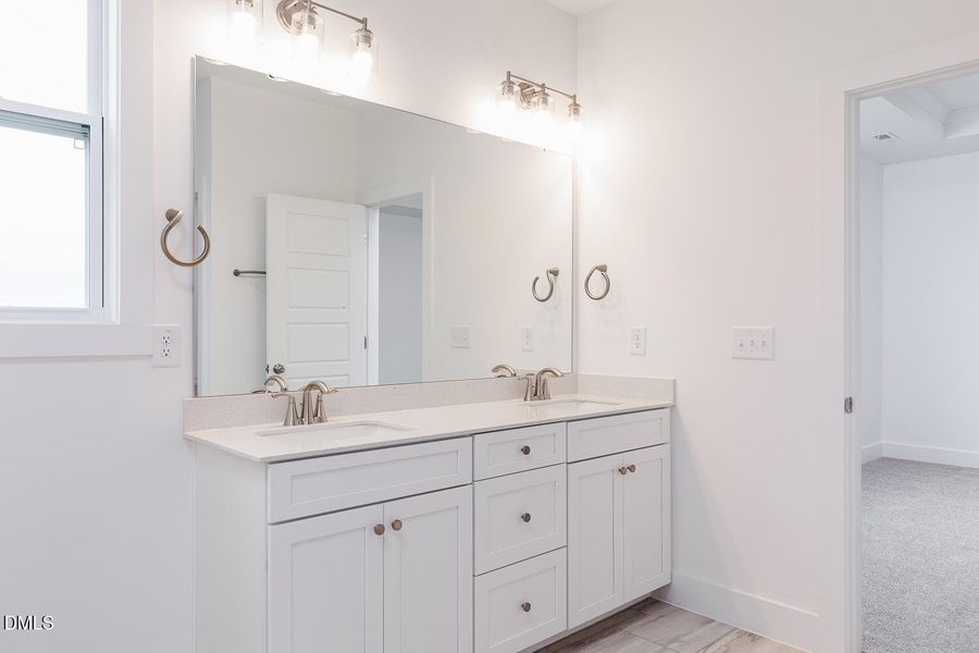 Double Vanity with Quarts countertop
