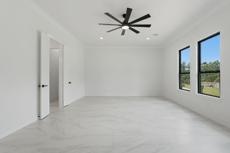 Spacious, unfurnished interior of a new home in , Willis (Image 42).