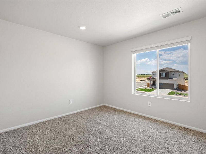 Spacious, unfurnished interior of a new home in Lake Bluff, Greeley (Image 10).