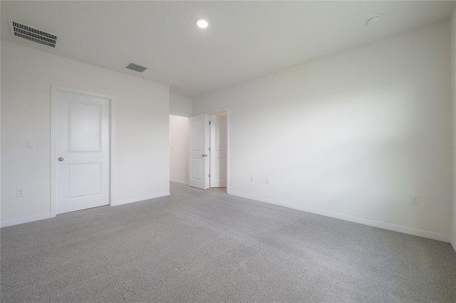 Spacious, unfurnished interior of a new home in , Wimauma (Image 27).