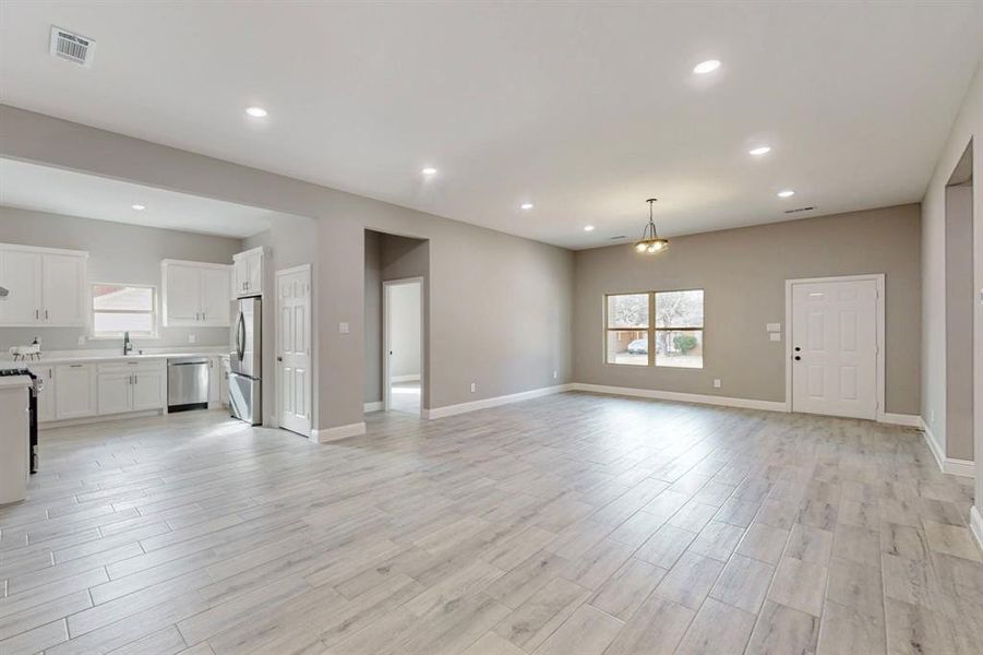 Spacious, unfurnished interior of a new home in , Lancaster (Image 12).