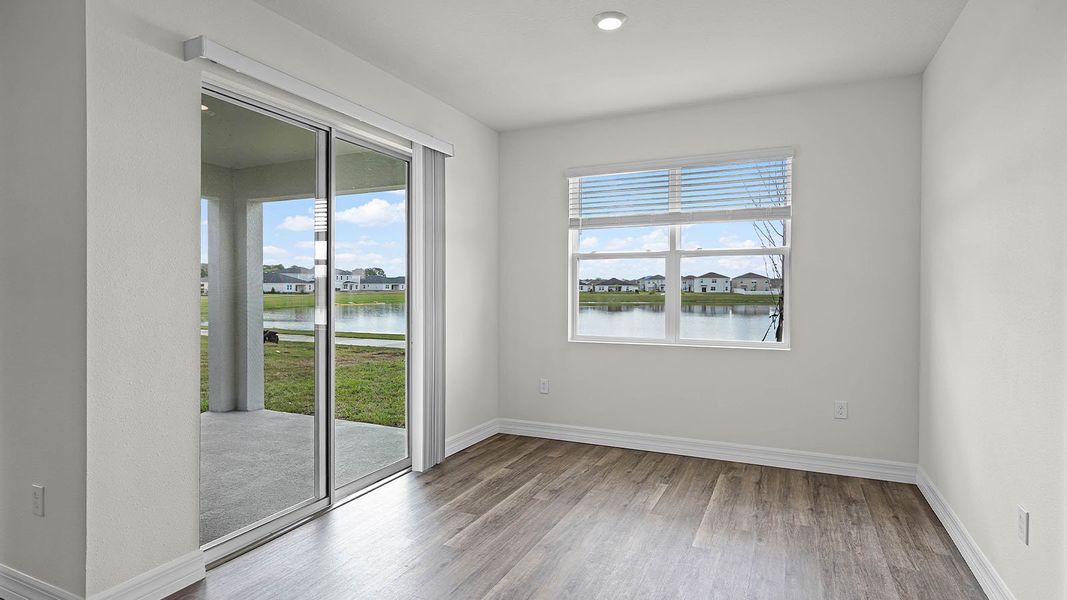 Spacious, unfurnished interior of a new home in Harmony on Lake Eloise, Winter Haven (Image 15).