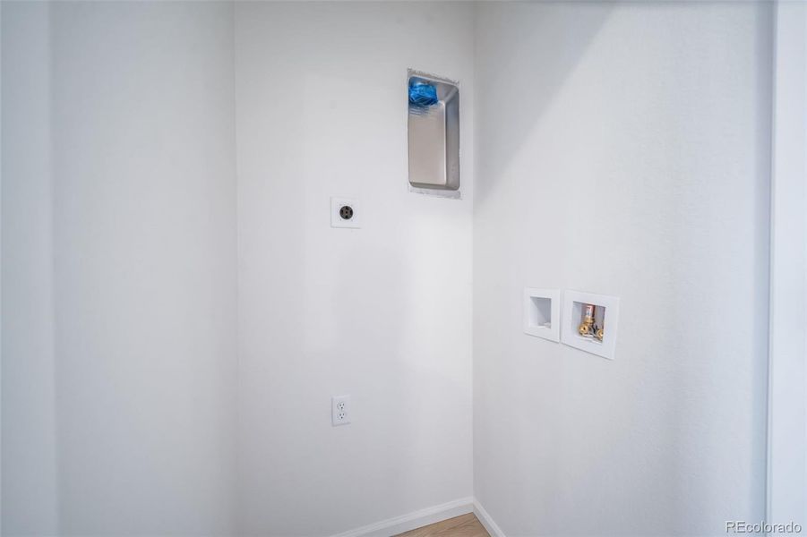 Spacious, unfurnished interior of a new home in Reunion, Commerce City (Image 18).