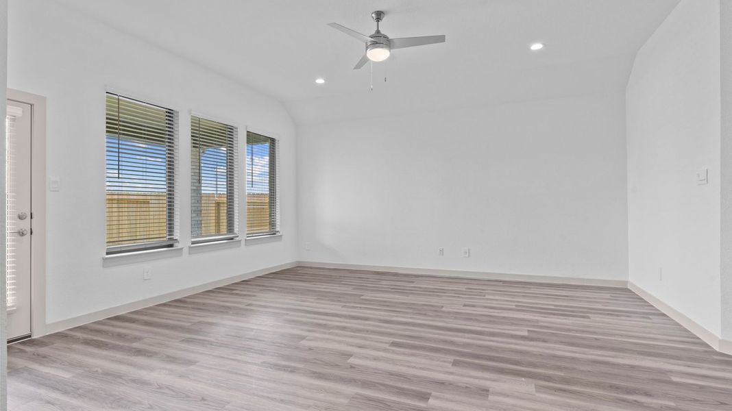 Spacious, unfurnished interior of a new home in Alexander, Pearland (Image 13). Spacious, unfurnished interior of a new home in Alexander, Pearland (Image 13).