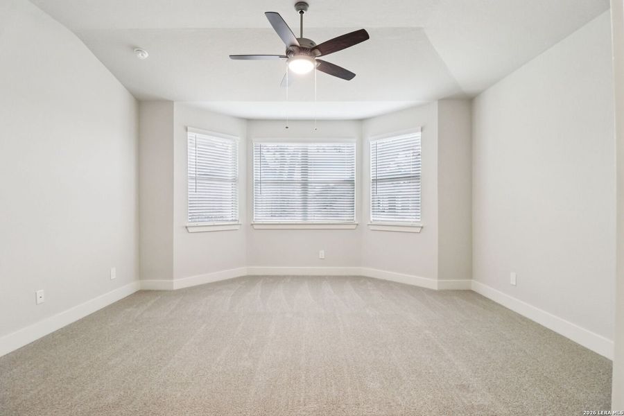 Spacious, unfurnished interior of a new home in Sagebrooke - Premier Series, San Antonio (Image 22).