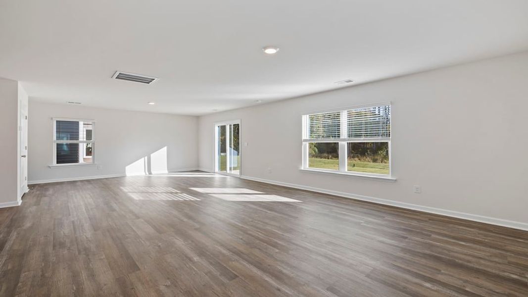 Spacious, unfurnished interior of a new home in Cedar Gap, Fountain Inn (Image 13).