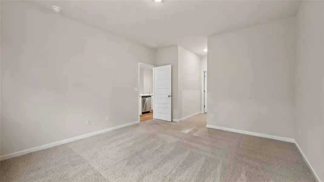 Spacious, unfurnished interior of a new home in Champion's Run, Lithonia (Image 27).