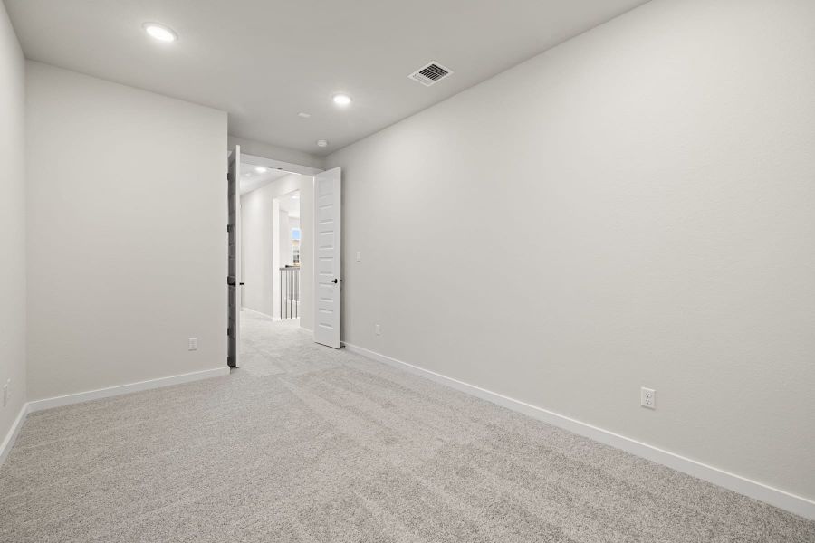 Spacious, unfurnished interior of a new home in Lariat, Liberty Hill (Image 43).