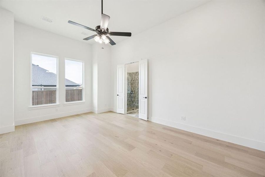 Spacious, unfurnished interior of a new home in Rio Vista at Kelly Ranch, Aledo (Image 11).