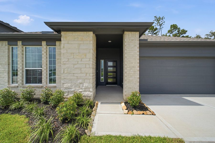 Exterior details and patio area of a home in Sundance Cove, Crosby (Image 3).