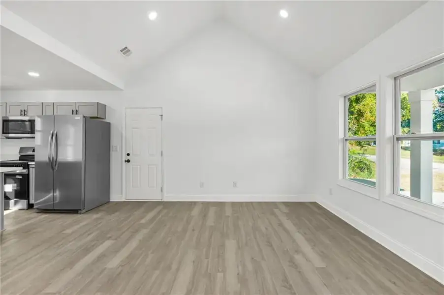 Spacious, unfurnished interior of a new home in , Conyers (Image 16).