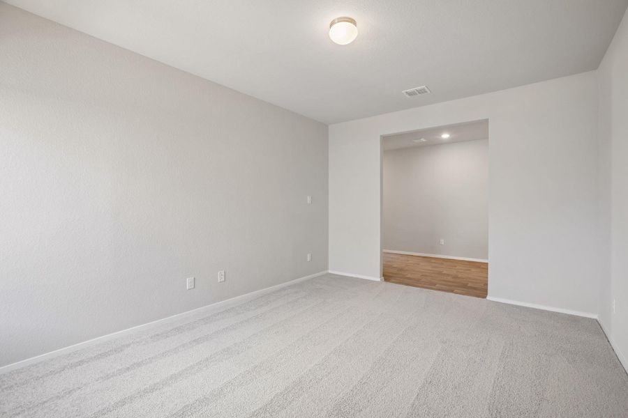 Spacious, unfurnished interior of a new home in Cloverleaf, Austin (Image 20).