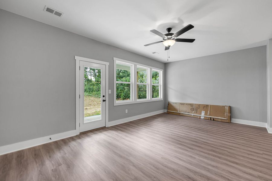 Representative unfurnished interior of a home built from the Colin by Horizon Construction and Development in The Village at Bonnie Oaks, Lebanon (Image 22).
