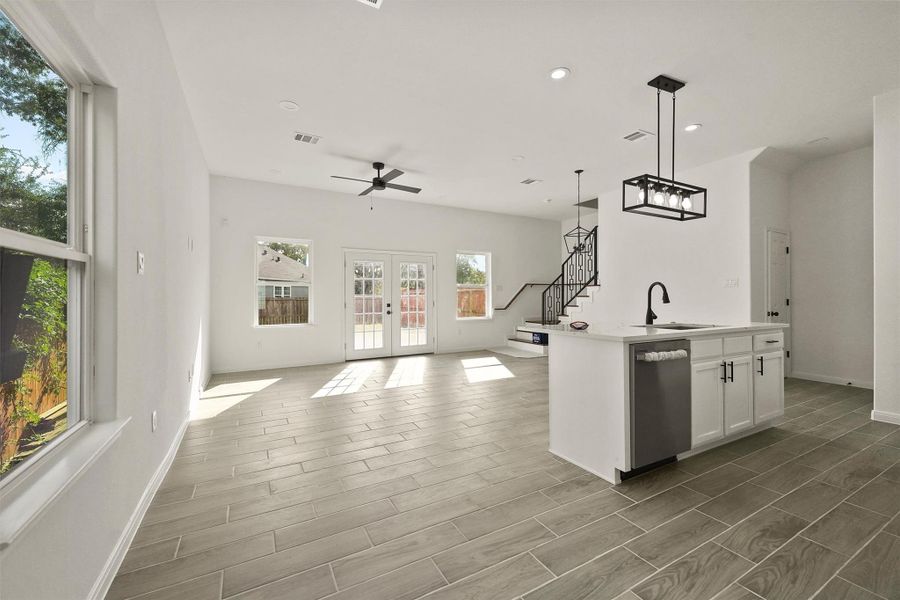 Spacious, unfurnished interior of a new home in , Houston (Image 26).