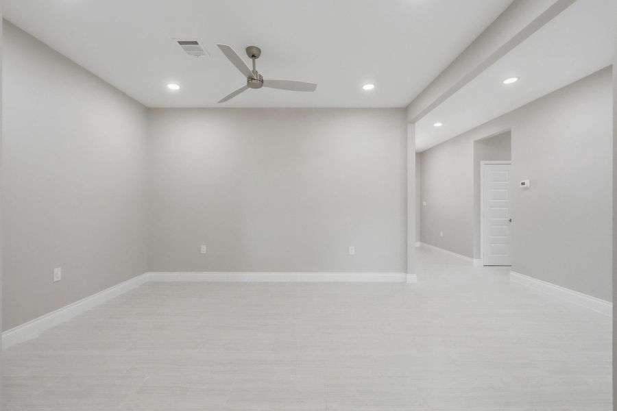 Spacious, unfurnished interior of a new home in , Conroe (Image 18). Spacious, unfurnished interior of a new home in , Conroe (Image 18).