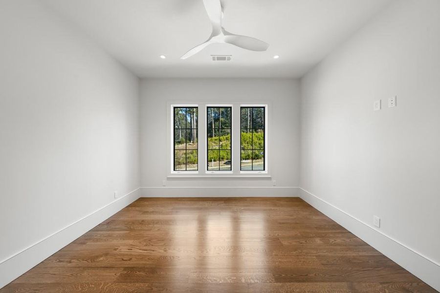 Spacious, unfurnished interior of a new home in Blue Heron Walk, Atlanta (Image 44).