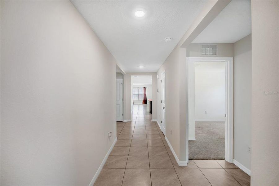 Spacious, unfurnished interior of a new home in , Ocala (Image 20).