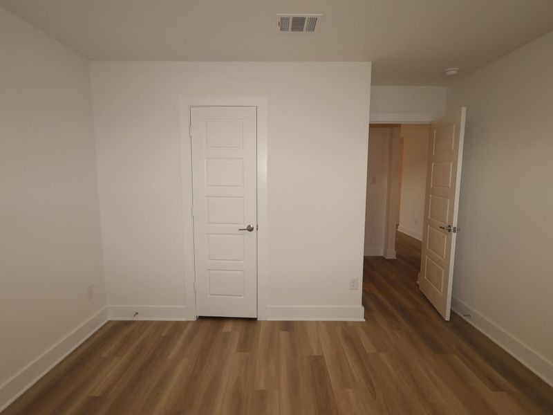 Spacious, unfurnished interior of a new home in Summerview, Fulshear (Image 21).