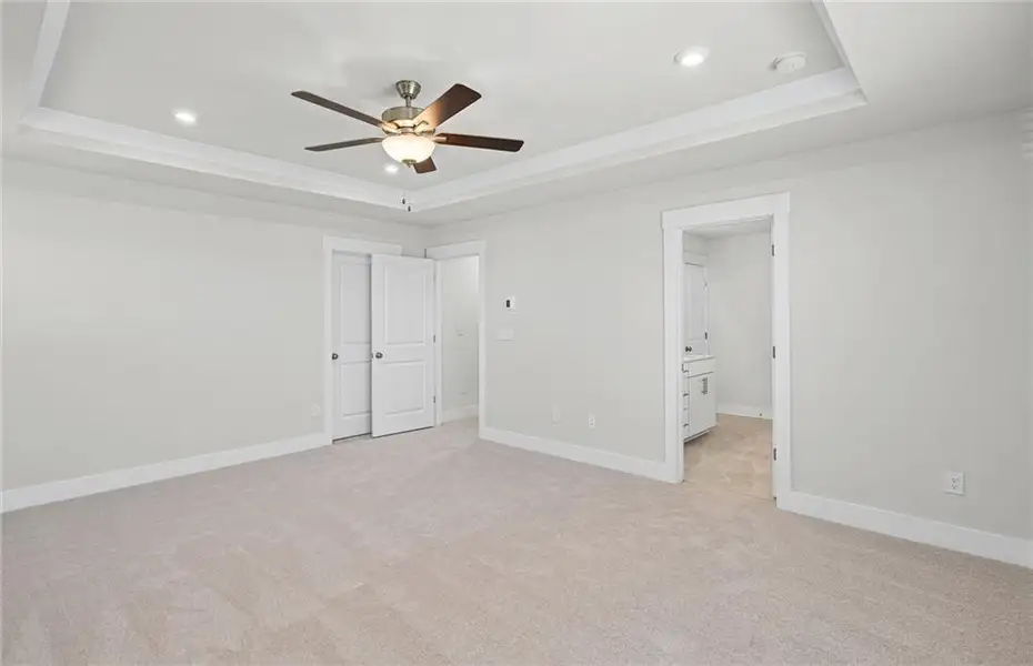 Spacious, unfurnished interior of a new home in Creekside at Skelton, Jefferson (Image 31).