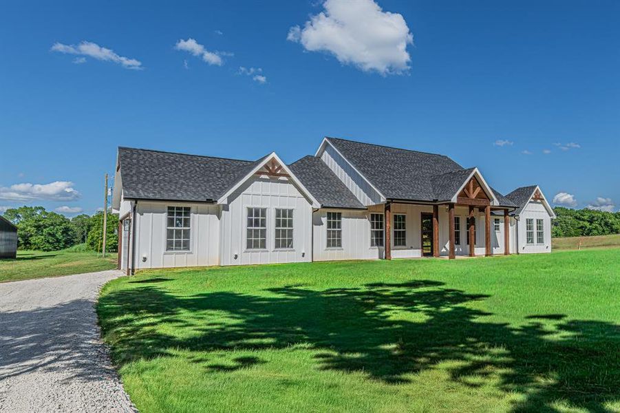 Exterior details and patio area of a home in , Alvarado (Image 25).