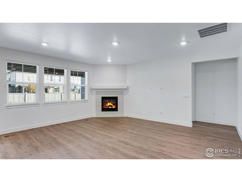 Spacious, unfurnished interior of a new home in Vantage, Berthoud (Image 16).