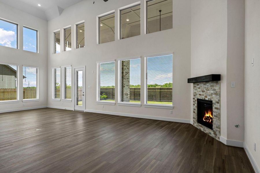 Spacious, unfurnished interior of a new home in Coastal Point, League City (Image 6).