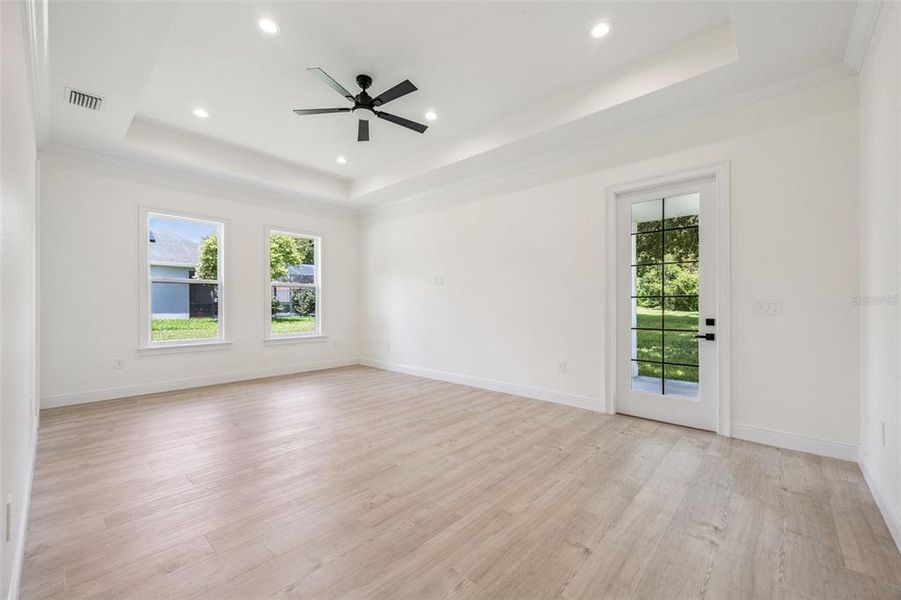 Spacious, unfurnished interior of a new home in , Clermont (Image 36).