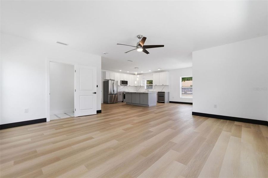 Spacious, unfurnished interior of a new home in , St. Petersburg (Image 24).