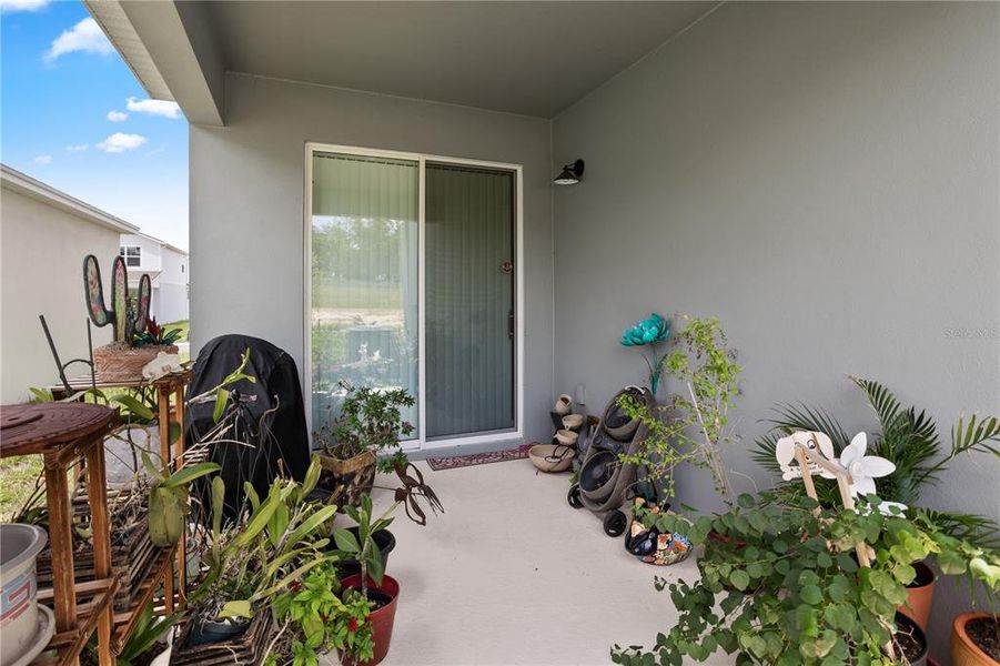 Exterior details and patio area of a home in , Groveland (Image 3).