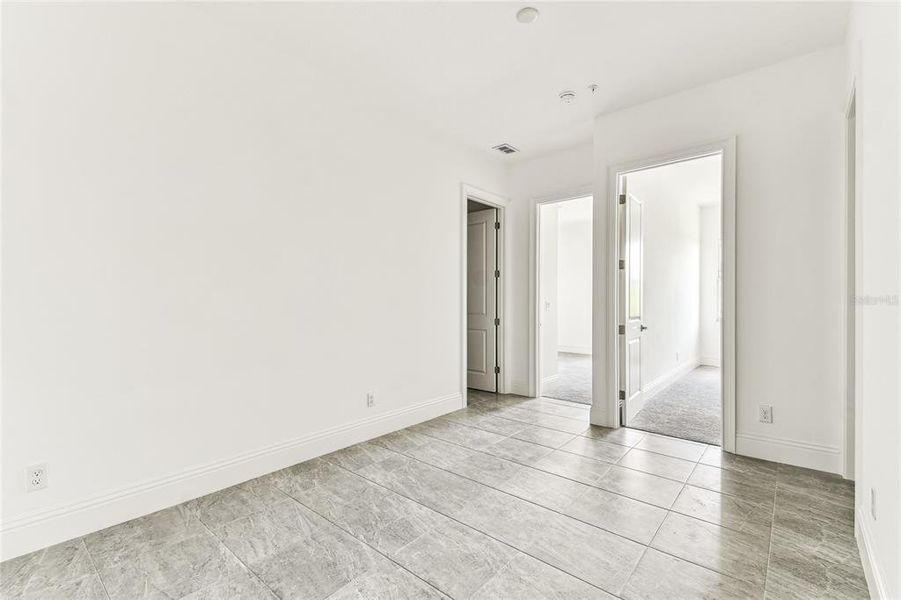 Spacious, unfurnished interior of a new home in , Lakewood Ranch (Image 33).