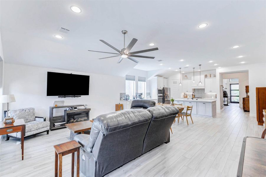 Furnished interior view inside a new home in Cross Creek West 55', Fulshear (Image 9).