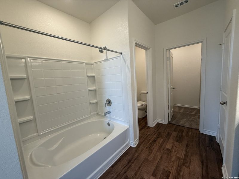 Furnished interior view inside a new home in Legend Point, New Braunfels (Image 10).